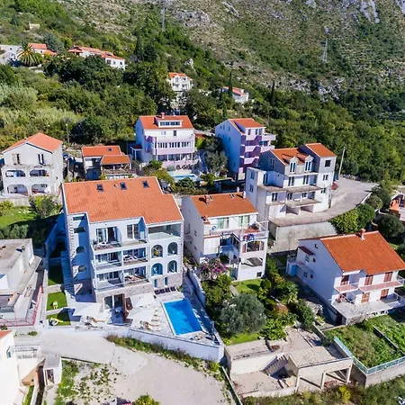 Naia * Mlini